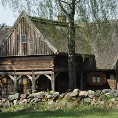 Najciekawsze skanseny w Pomorskim - odkryj historię i kulturę regionu