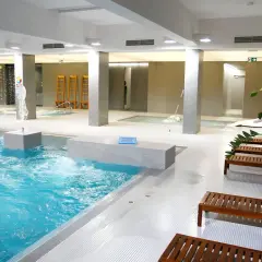 Skansen basen: Czy basen i jacuzzi spełnią Twoje oczekiwania?