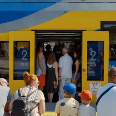 Jak dojechać na Hel z Warszawy? Najlepsze opcje podróży i porady