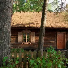 Skansen kurpiowski w Kadzidle - odkryj historię i kulturę Kurpiów