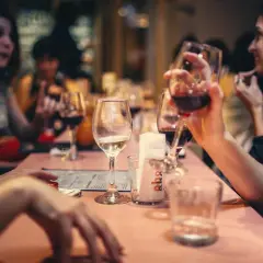 Gdzie dobrze zjeść w Juracie? Odkryj najlepsze restauracje i smaki