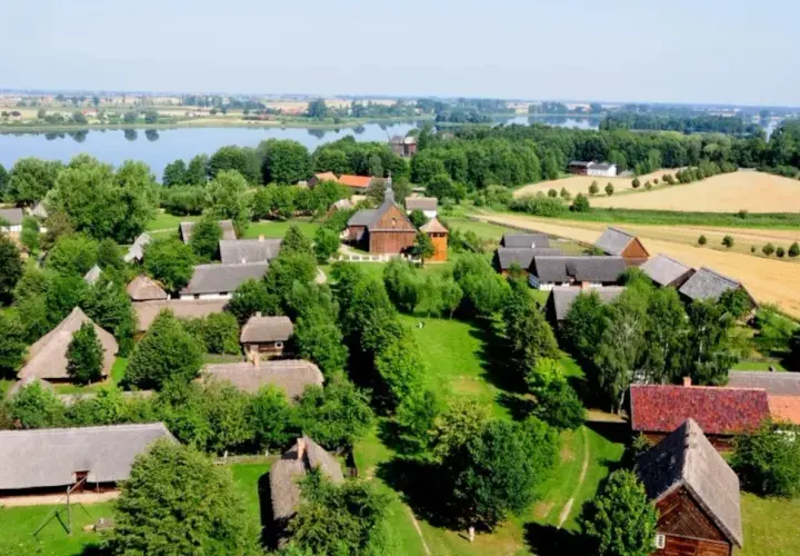 Skansen Wielkopolska: Odkryj fascynujące tradycje ludowe w Dziekanowicach