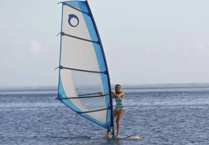 Jaki wiatr do nauki windsurfingu? Odkryj idealne warunki dla początkujących