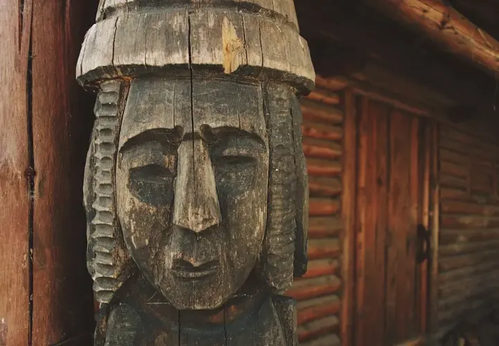 Najciekawsze skanseny archeologiczne w Polsce – historia i atrakcje