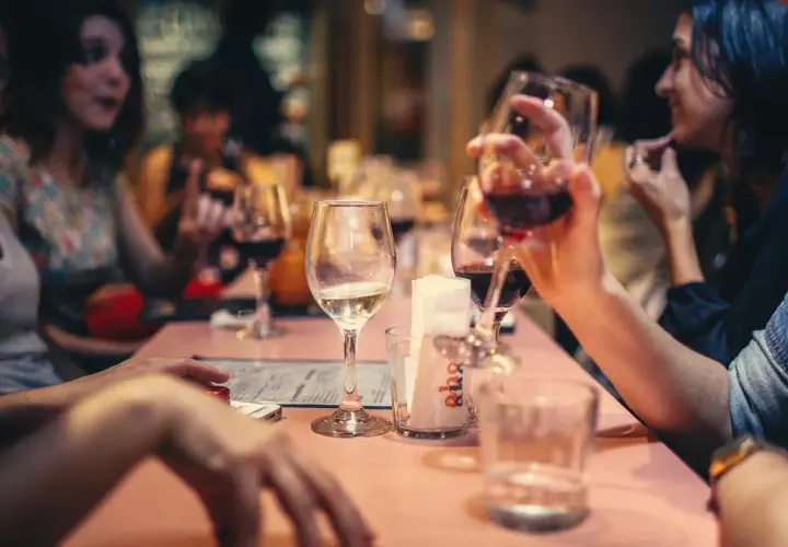 Gdzie dobrze zjeść w Juracie? Odkryj najlepsze restauracje i smaki