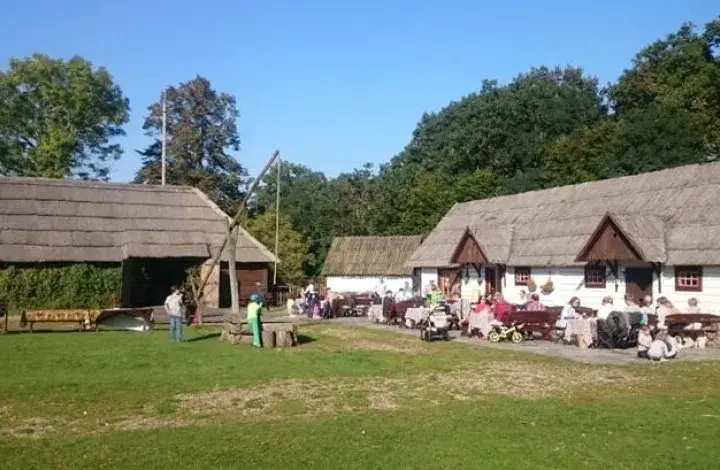 Cichowo skansen: odkryj fascynującą historię i atrakcje filmowe