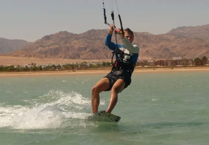 Gdzie najlepiej na kitesurfing? Odkryj idealne miejsca i warunki