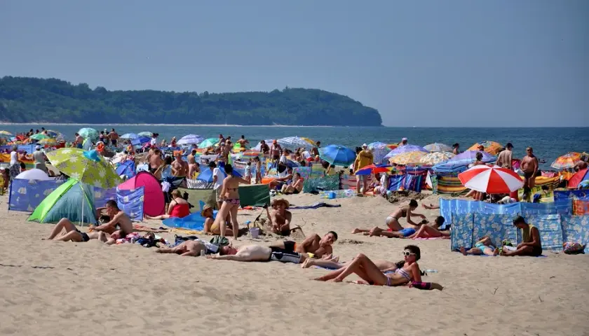 Władysławowo plaża – czy można się kąpać bezpiecznie w sezonie?