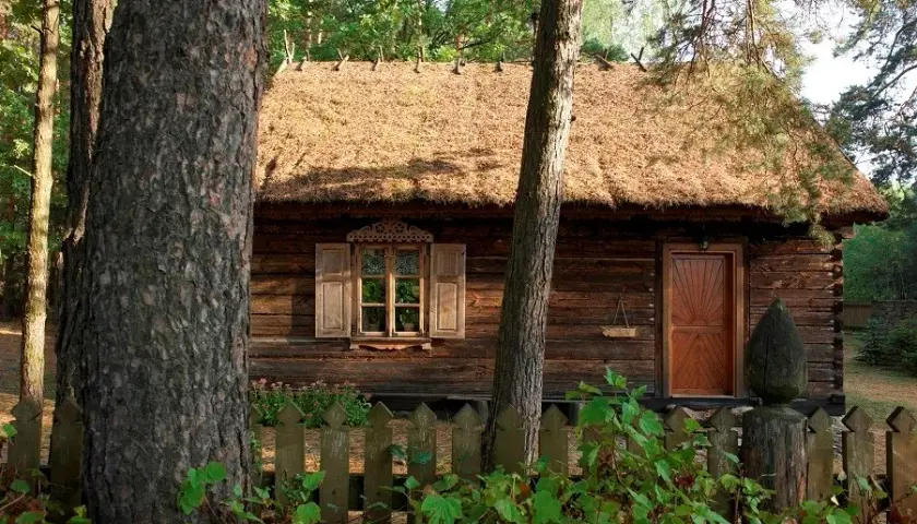 Skansen kurpiowski w Kadzidle - odkryj historię i kulturę Kurpiów