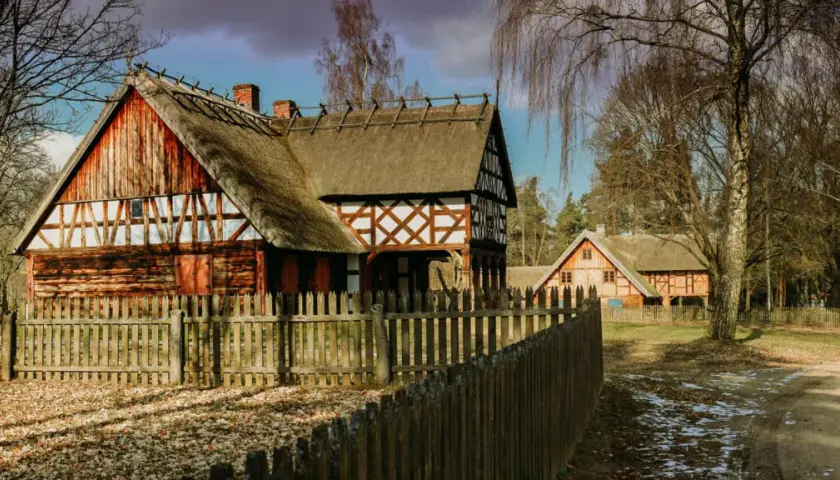 Skansen Mazury: Odkryj fascynującą historię i kulturę regionu