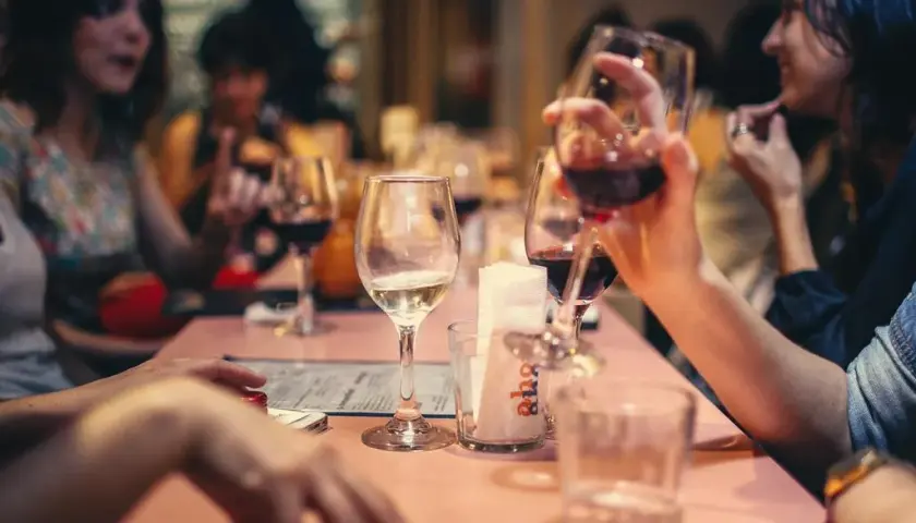 Gdzie dobrze zjeść w Juracie? Odkryj najlepsze restauracje i smaki
