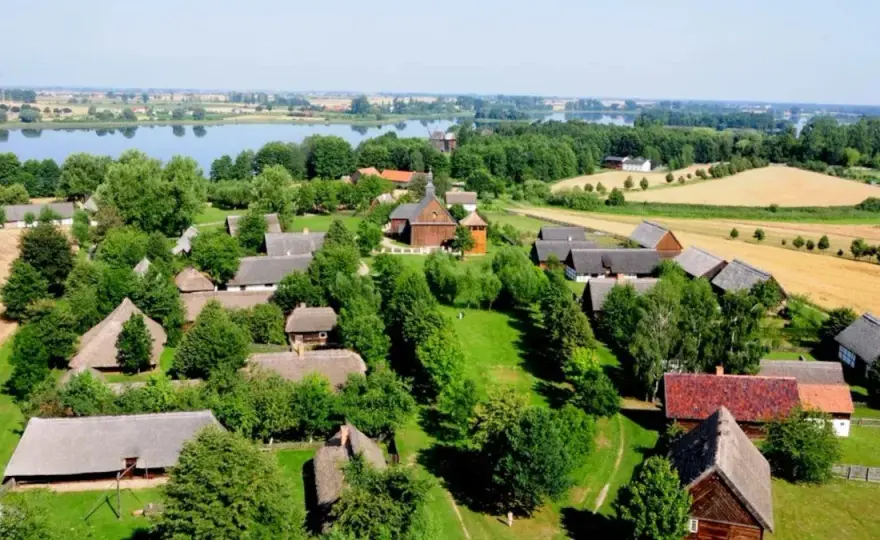 Skansen Wielkopolska: Odkryj fascynujące tradycje ludowe w Dziekanowicach