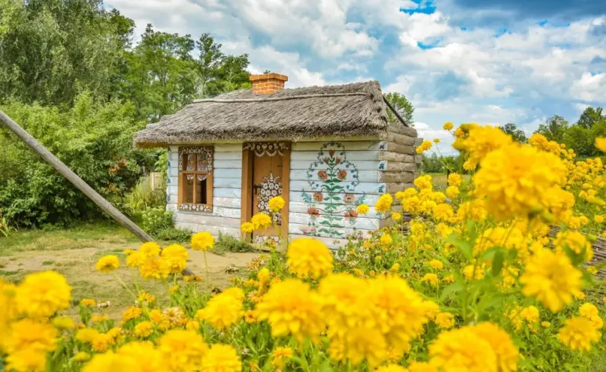 Skansen Zalipie: Odkryj piękno malowanej wsi w Małopolsce