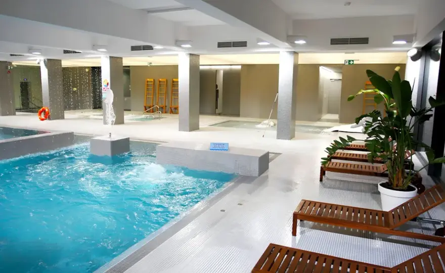 Skansen basen: Czy basen i jacuzzi spełnią Twoje oczekiwania?