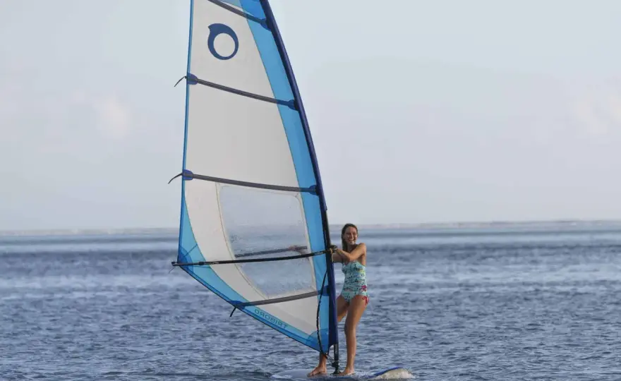 Jaki wiatr do nauki windsurfingu? Odkryj idealne warunki dla początkujących
