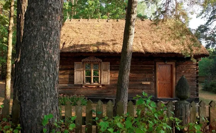 Skansen kurpiowski w Kadzidle - odkryj historię i kulturę Kurpiów