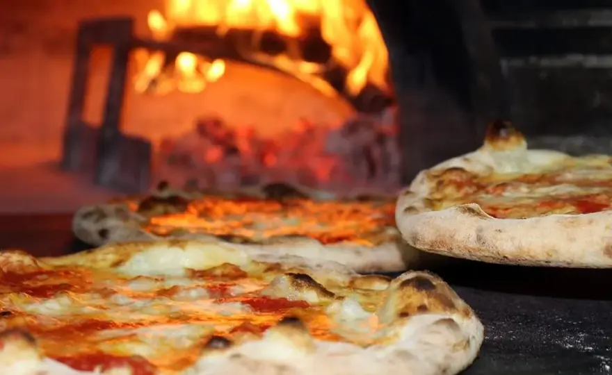 Gdzie zjeść w Juracie? Odkryj najlepsze restauracje i lokale