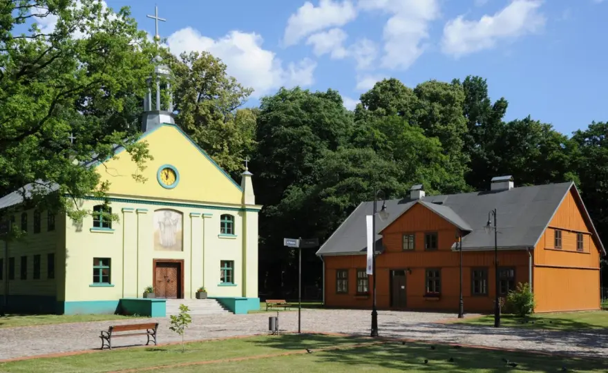 Skansen łódzkiej architektury drewnianej – historia i atrakcje, które zaskakują