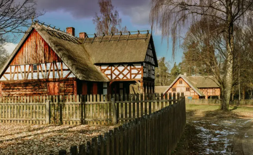 Skansen Mazury: Odkryj fascynującą historię i kulturę regionu