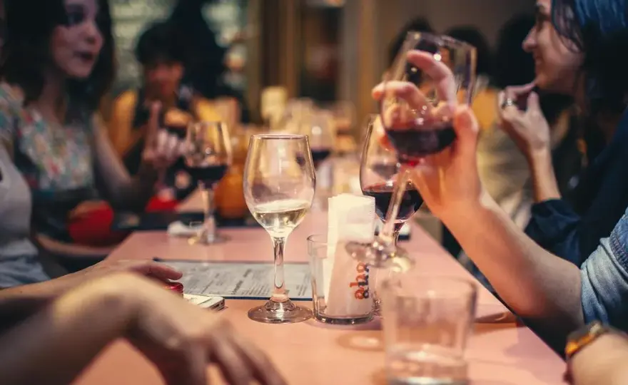 Gdzie dobrze zjeść w Juracie? Odkryj najlepsze restauracje i smaki