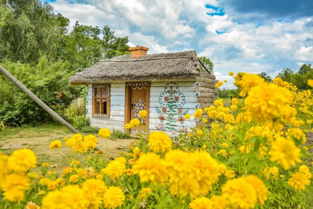 Skansen Zalipie: Odkryj piękno malowanej wsi w Małopolsce