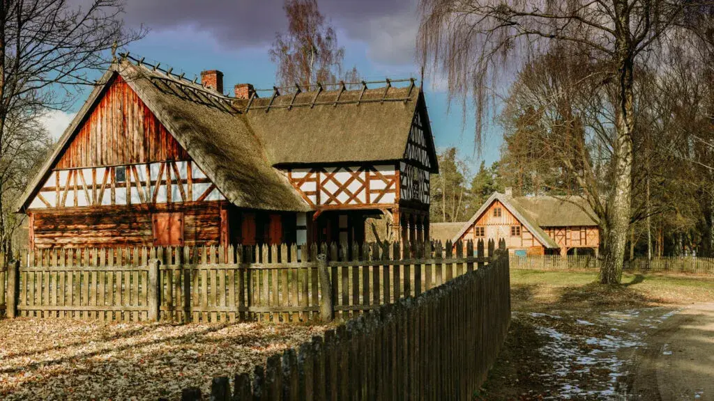Skansen Mazury: Odkryj fascynującą historię i kulturę regionu