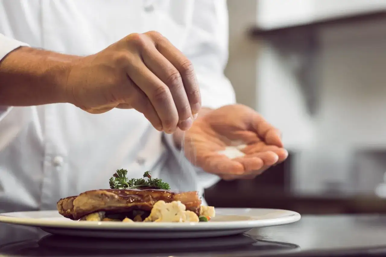 Zdjęcie Gdzie dobrze zjeść w Juracie? Odkryj najlepsze restauracje i smaki